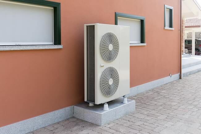 Powietrzna pompa ciepła pobiera energię z powietrza zewnętrznego