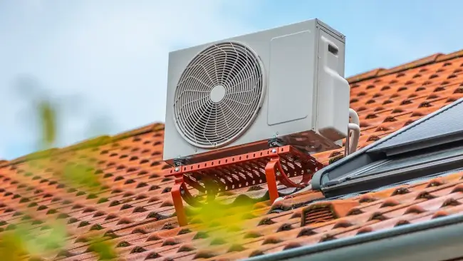 Klimatyzator na dachu skośnym